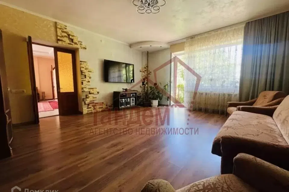Продаётся 2-этажный дом, 310 м²