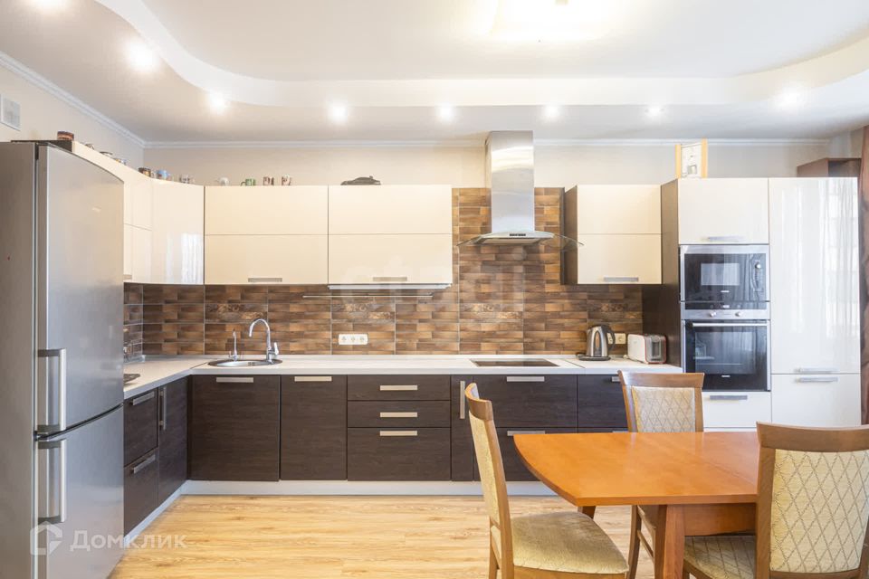 Продаётся 3-комнатная квартира, 102.3 м²