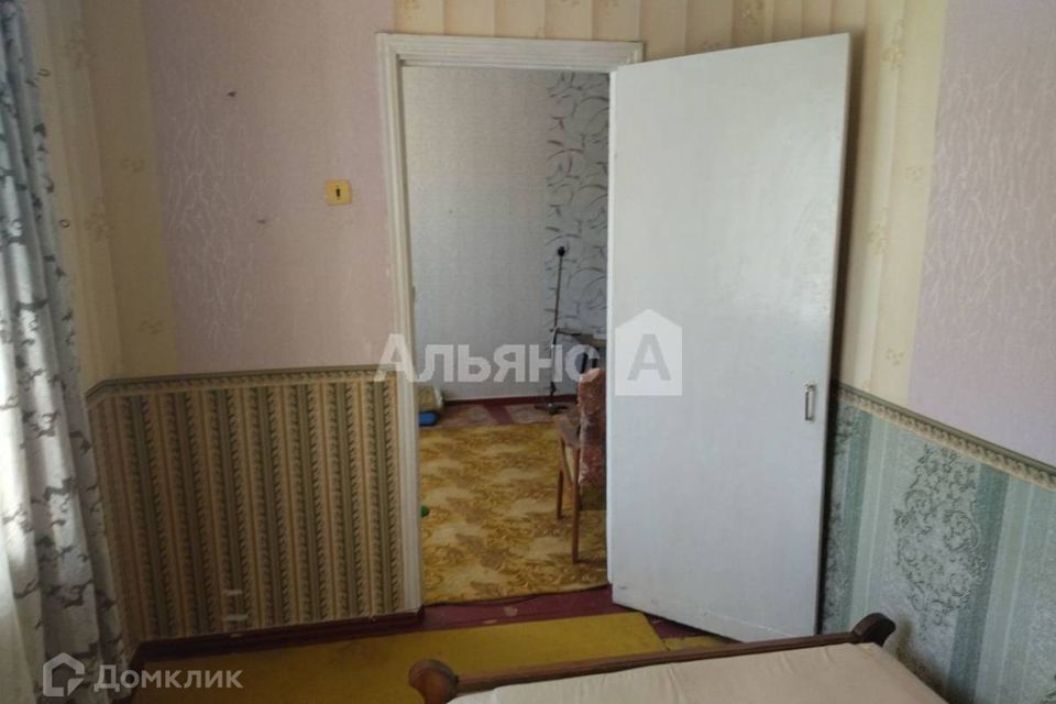 Продаётся 4-комнатная квартира, 60.7 м²