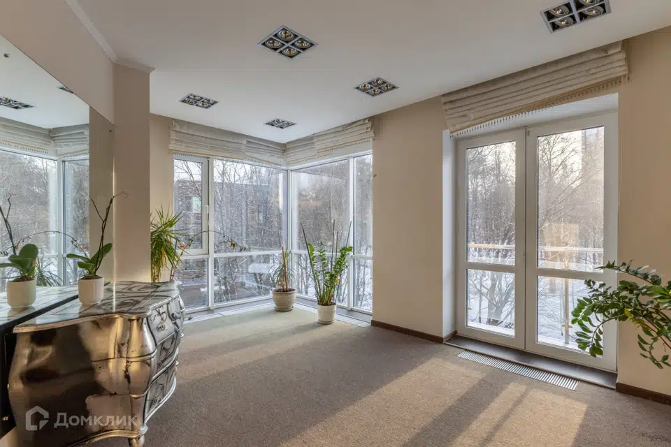 Продаётся 5-комнатная квартира, 222.3 м²