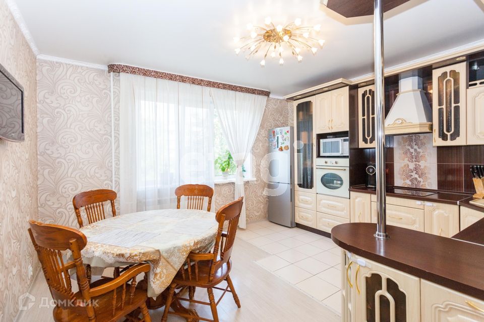 Продаётся 3-комнатная квартира, 105 м²