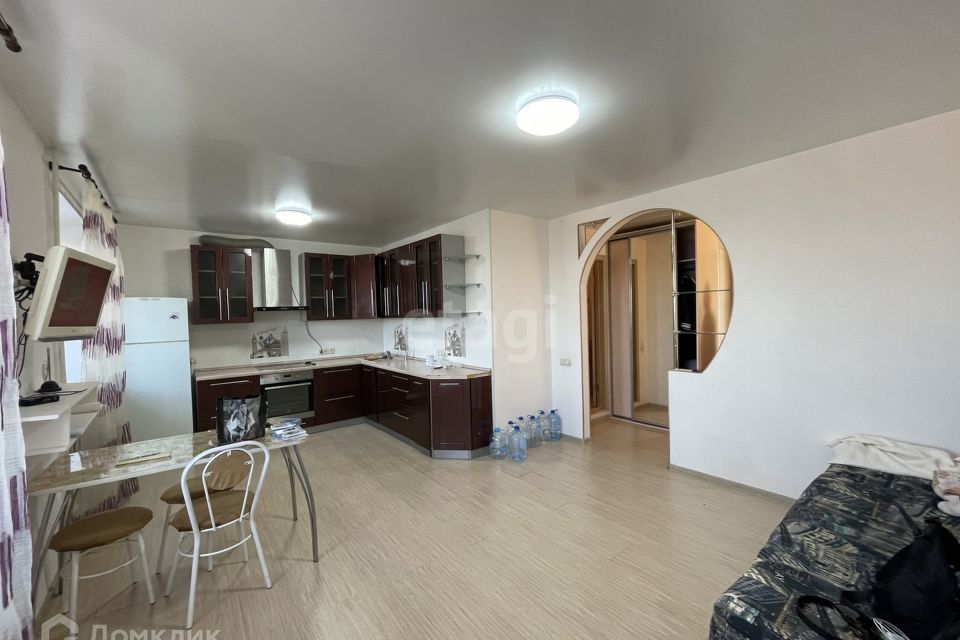 Продаётся 4-комнатная квартира, 76 м²