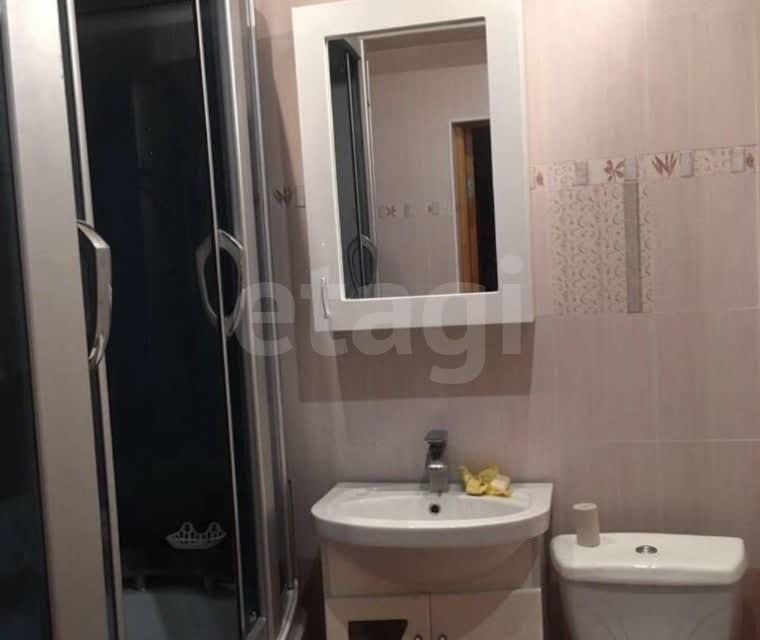 Сдаётся 2-комнатная квартира, 65 м²