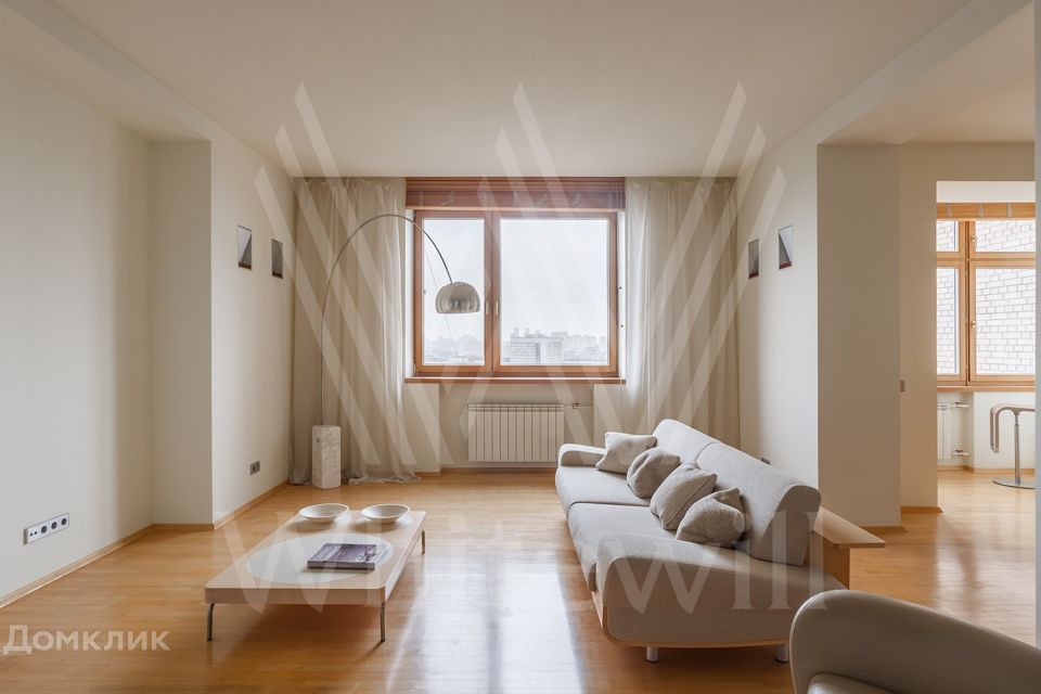 Продаётся 4-комнатная квартира, 143 м²