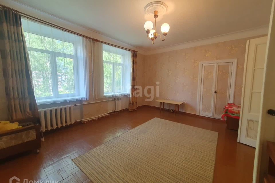 Продаётся 4-комнатная квартира, 107.6 м²
