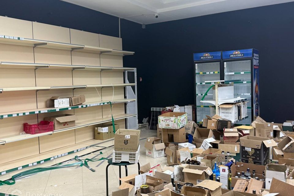 Сдаётся торговое помещение, 338.1 м²