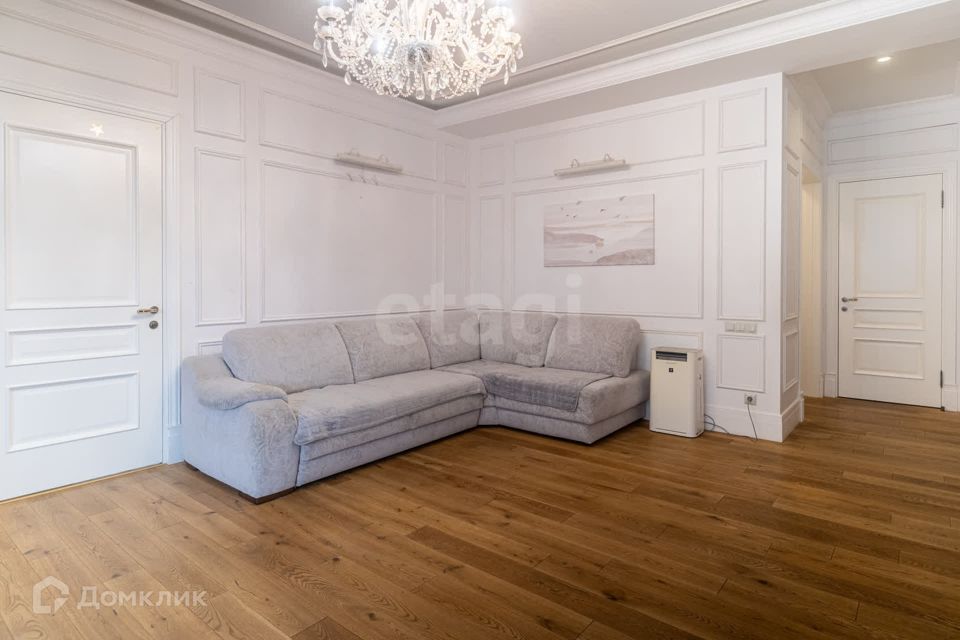 Продаётся 4-комнатная квартира, 140 м²