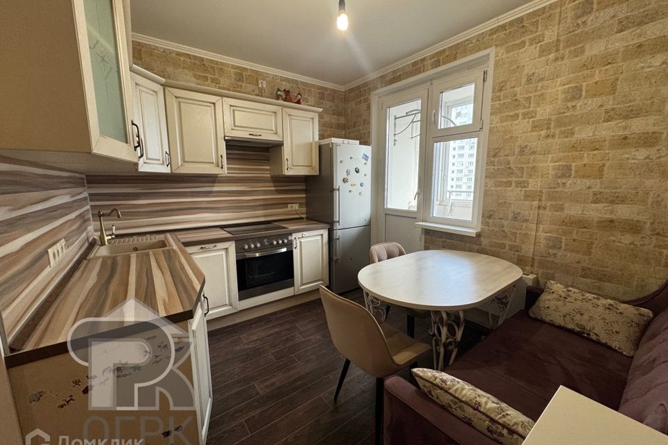 Продаётся 1-комнатная квартира, 42.2 м²