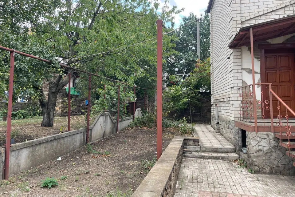 Продаётся 2-этажный дом, 200 м²