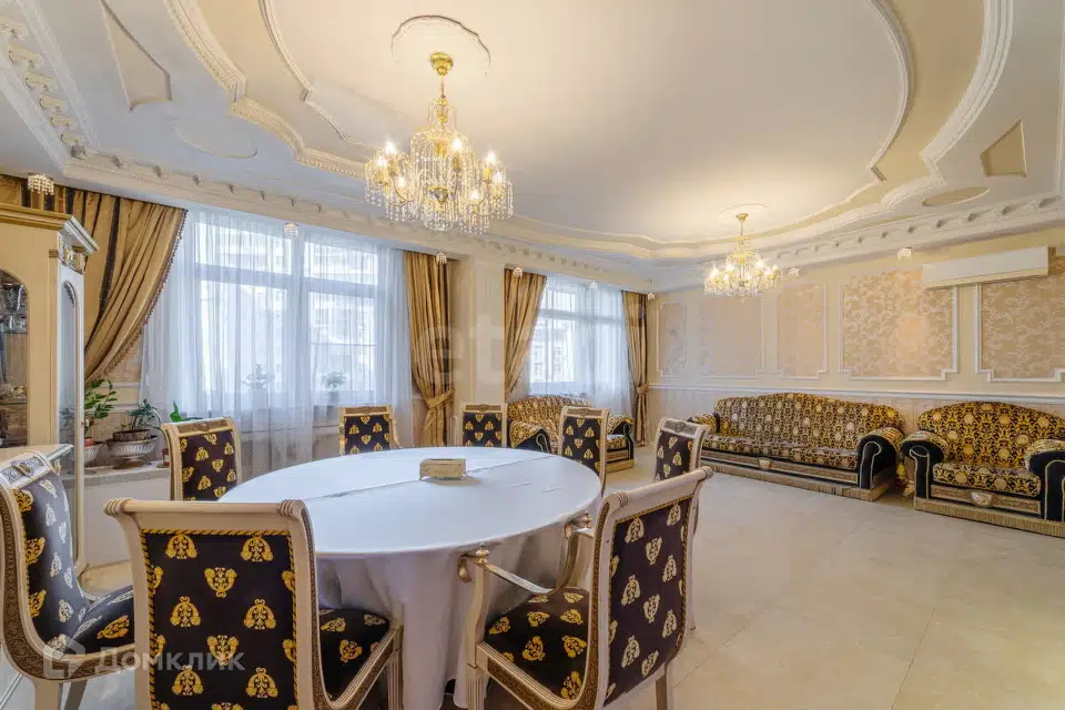 Продаётся 4-комнатная квартира, 156 м²