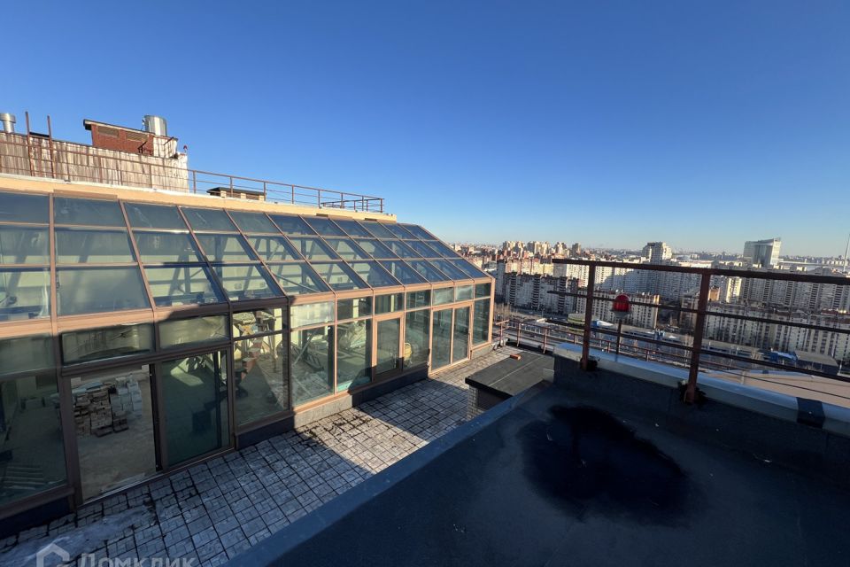 Продаётся 5-комнатная квартира, 260 м²
