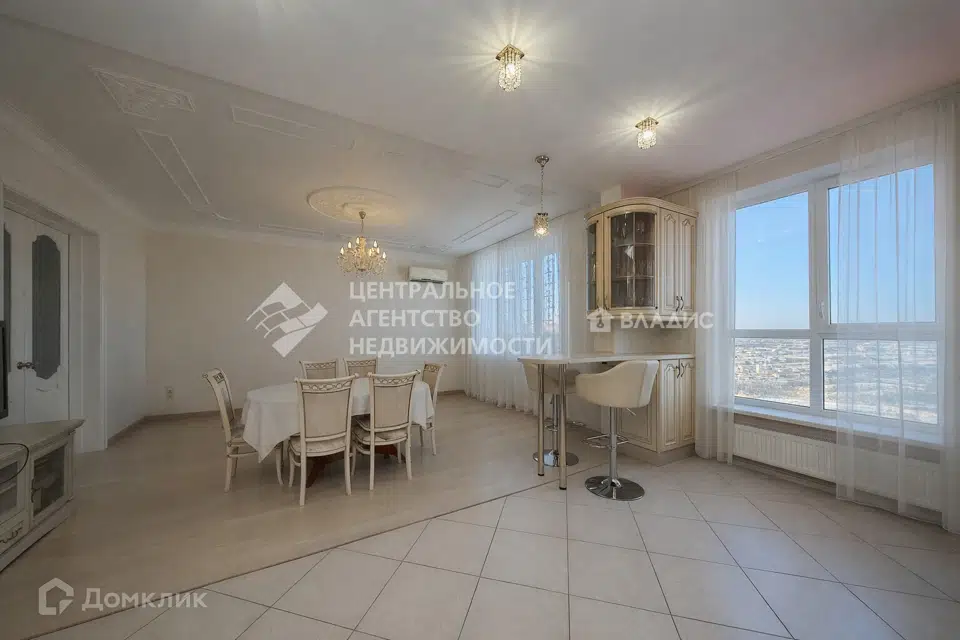 Продаётся 4-комнатная квартира, 163 м²