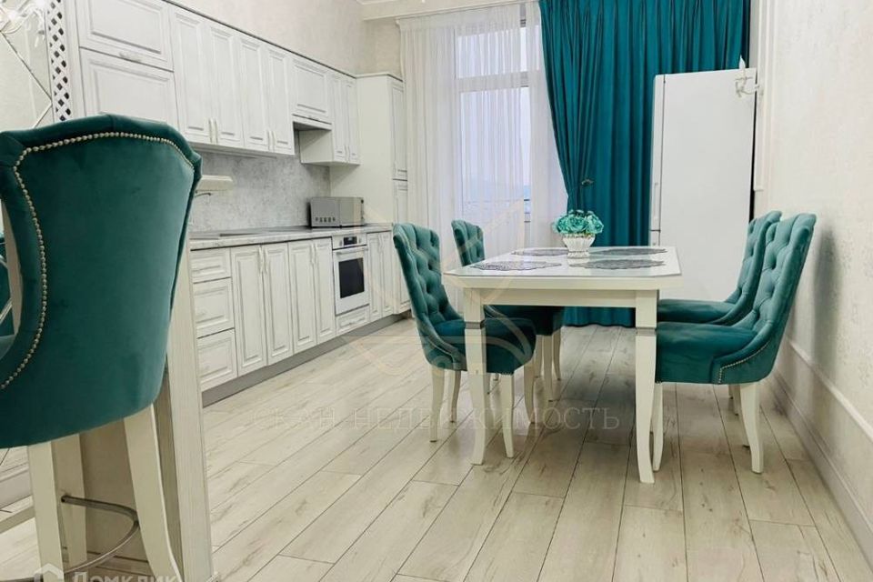 Продаётся 1-комнатная квартира, 67.8 м²