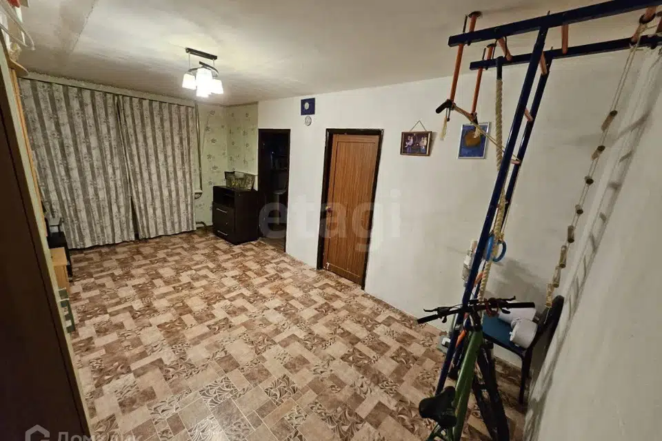 Продаётся 4-комнатная квартира, 61.3 м²
