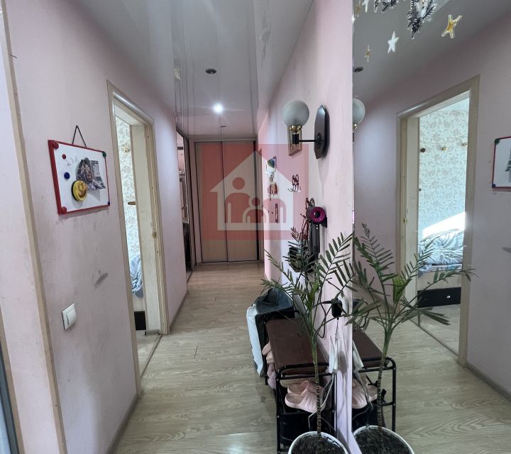 Продаётся 3-комнатная квартира, 58.3 м²