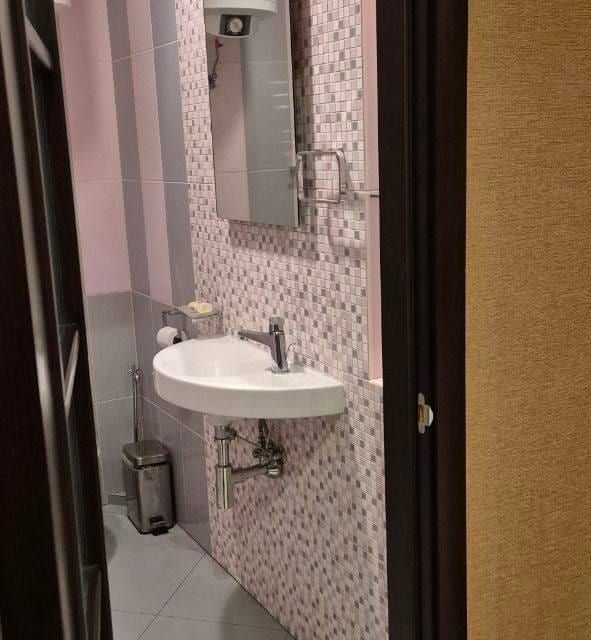 Сдаётся 4-комнатная квартира, 195 м²