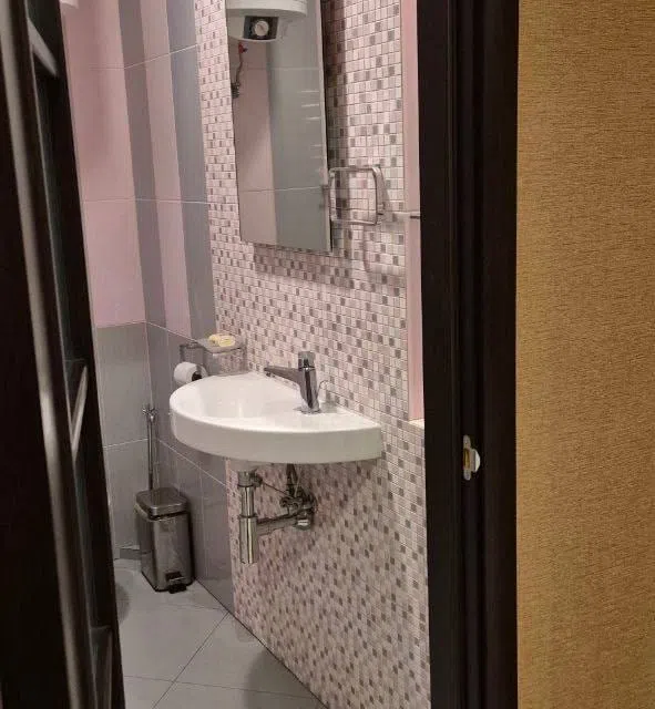 Сдаётся 4-комнатная квартира, 195 м²