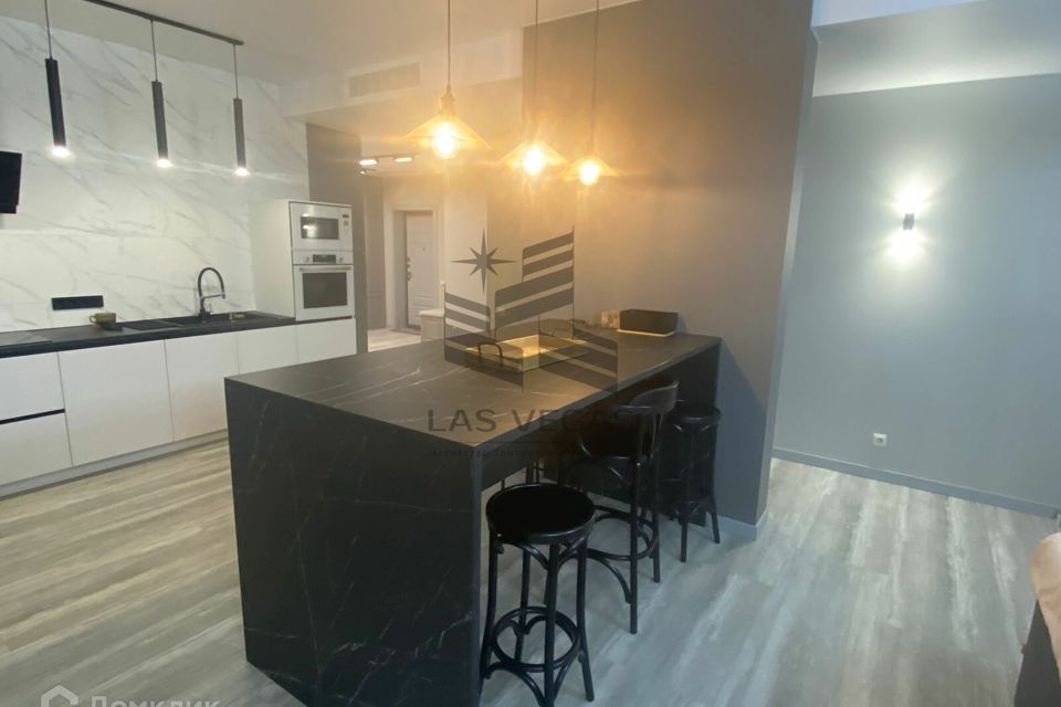 Сдаётся 2-комнатная квартира, 115 м²