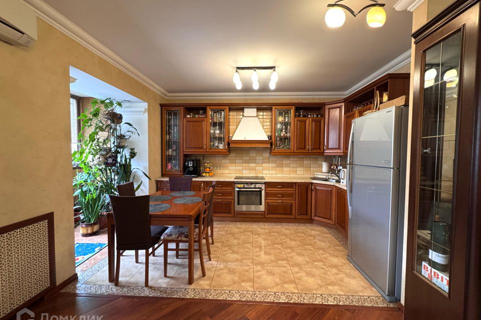 Продаётся 3-комнатная квартира, 116.2 м²