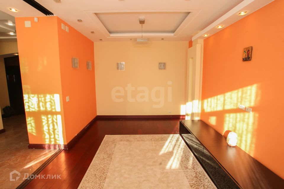 Продаётся 4-комнатная квартира, 160 м²