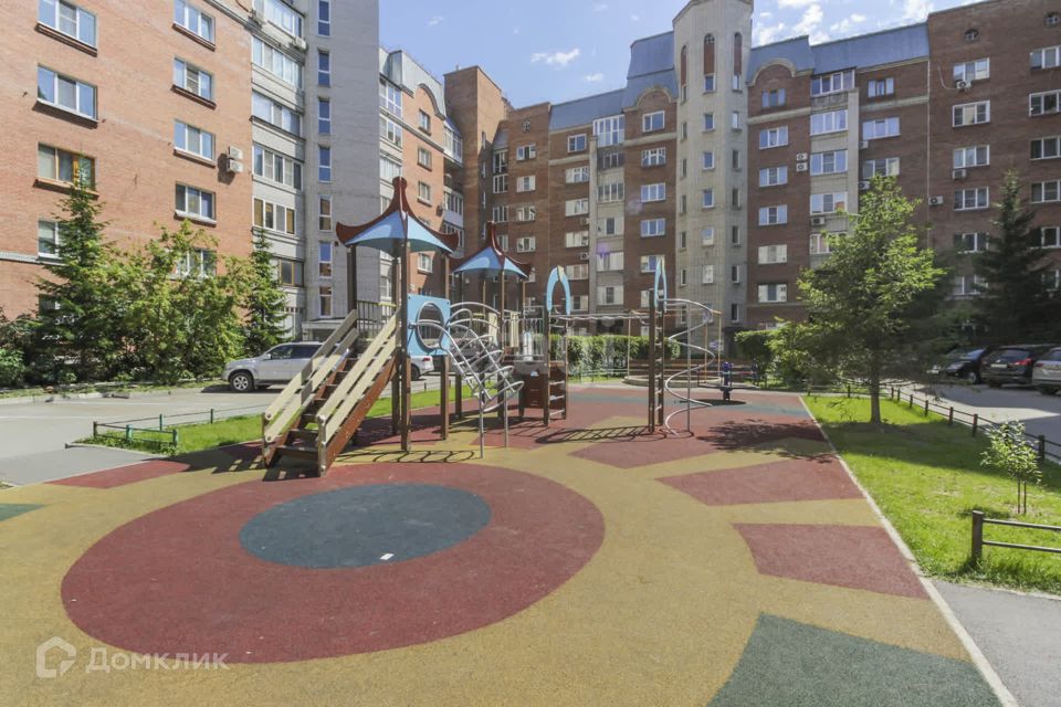 Продаётся 3-комнатная квартира, 133 м²