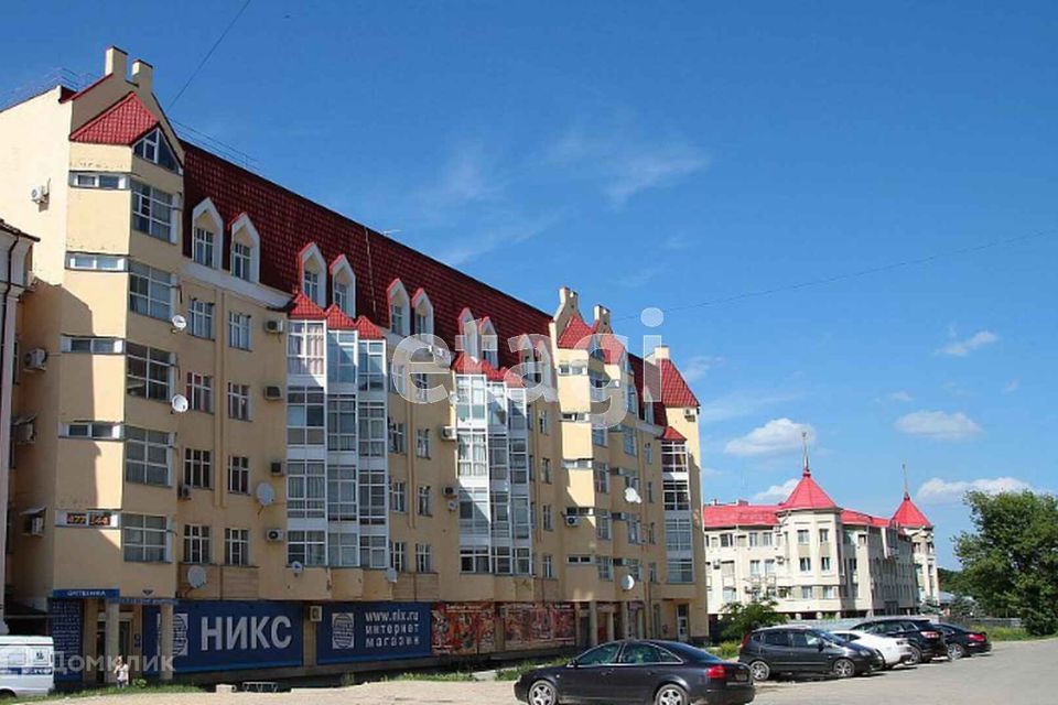 Продаётся 3-комнатная квартира, 104.7 м²