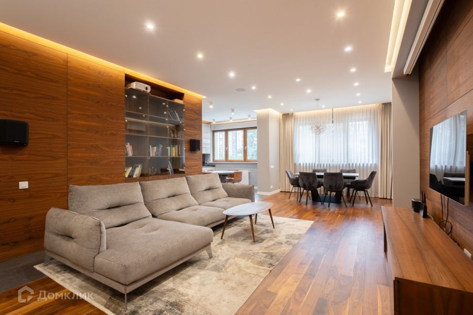 Продаётся 4-комнатная квартира, 142 м²