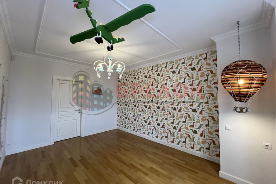 Продаётся 3-комнатная квартира, 128 м²