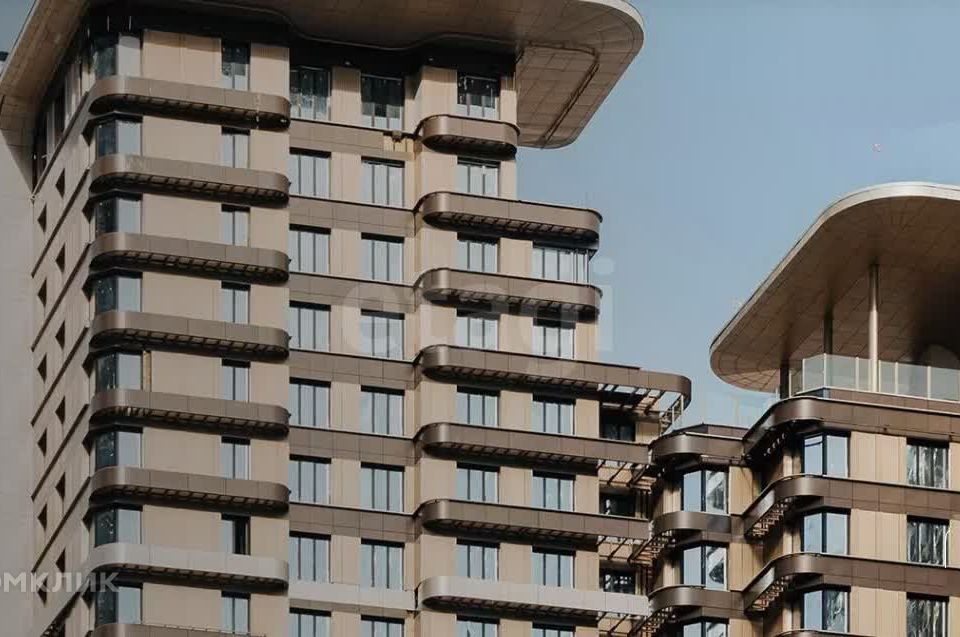 Продаётся 5-комнатная квартира, 195 м²