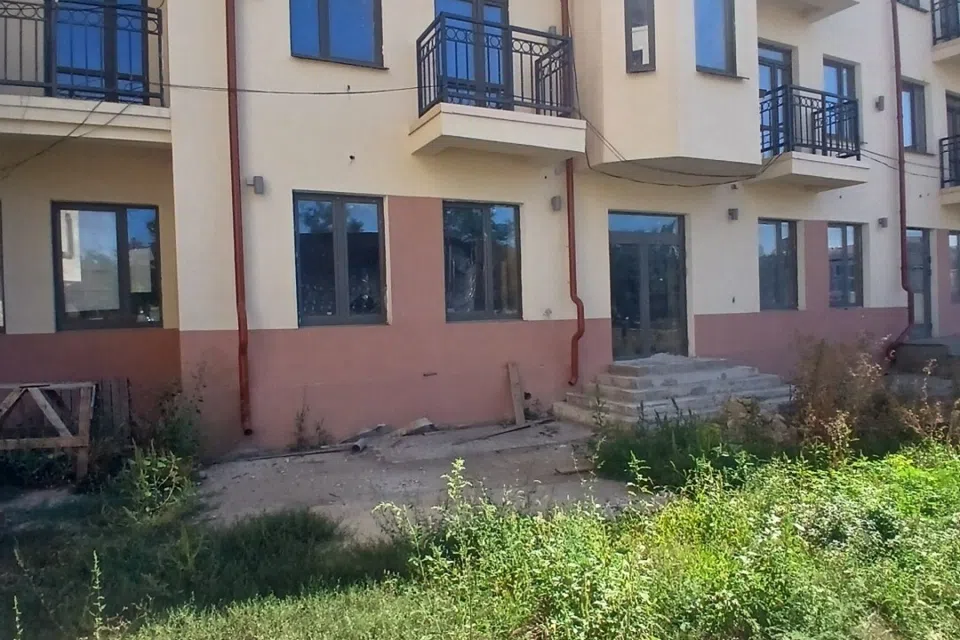 Сдаётся торговое помещение, 165.5 м²