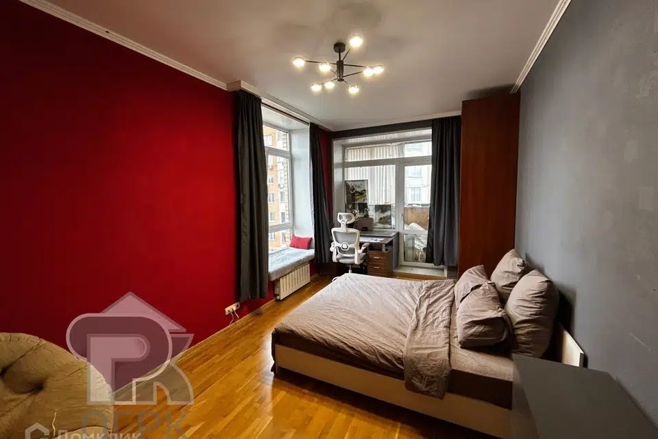 Продаётся 4-комнатная квартира, 159 м²