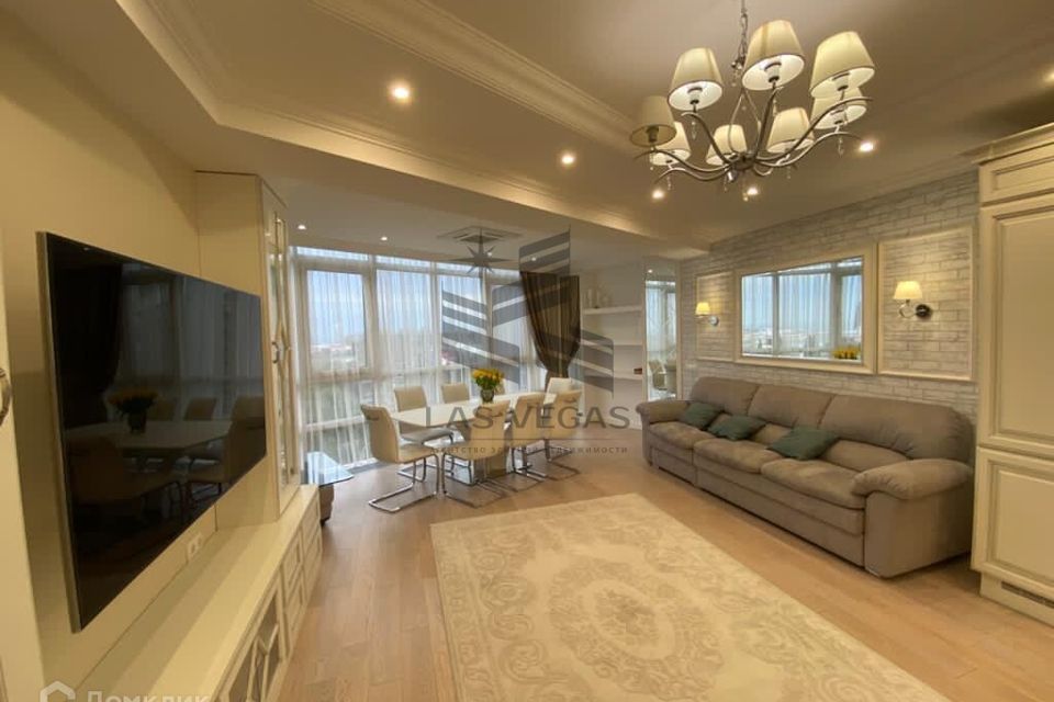 Сдаётся 4-комнатная квартира, 157 м²