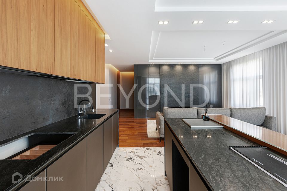 Продаётся 3-комнатная квартира, 171.2 м²