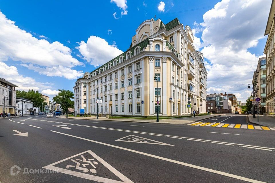 Продаётся 4-комнатная квартира, 185 м²