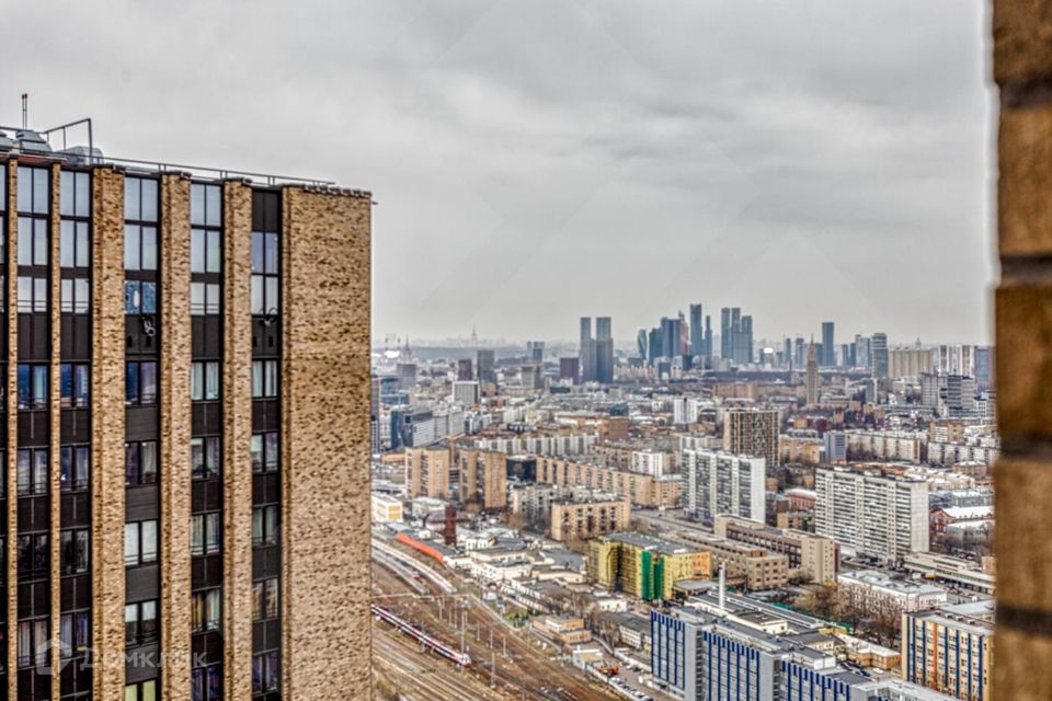 Продаётся 3-комнатная квартира, 137 м²