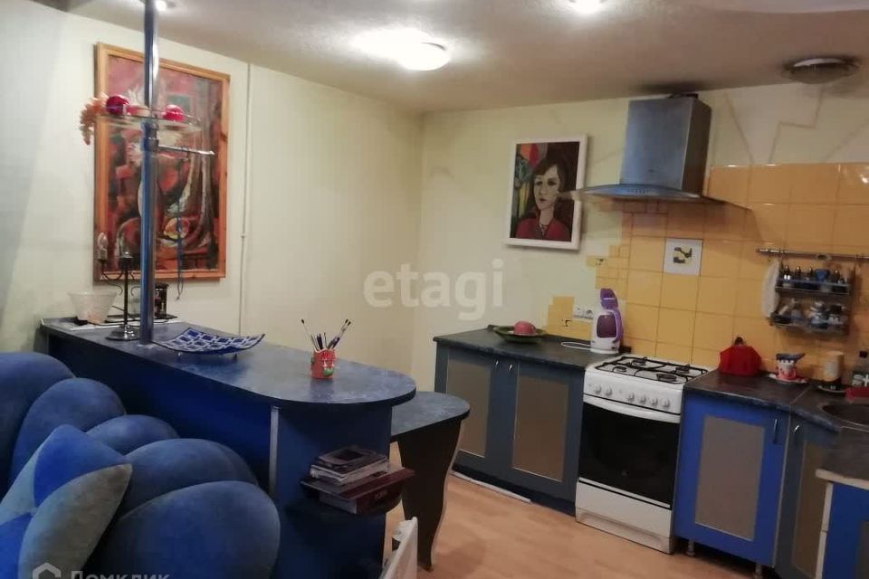 Продаётся 4-комнатная квартира, 63.9 м²