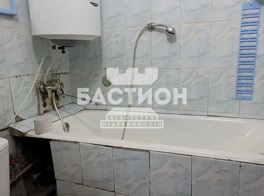 Продаётся 3-комнатная квартира, 41.8 м²