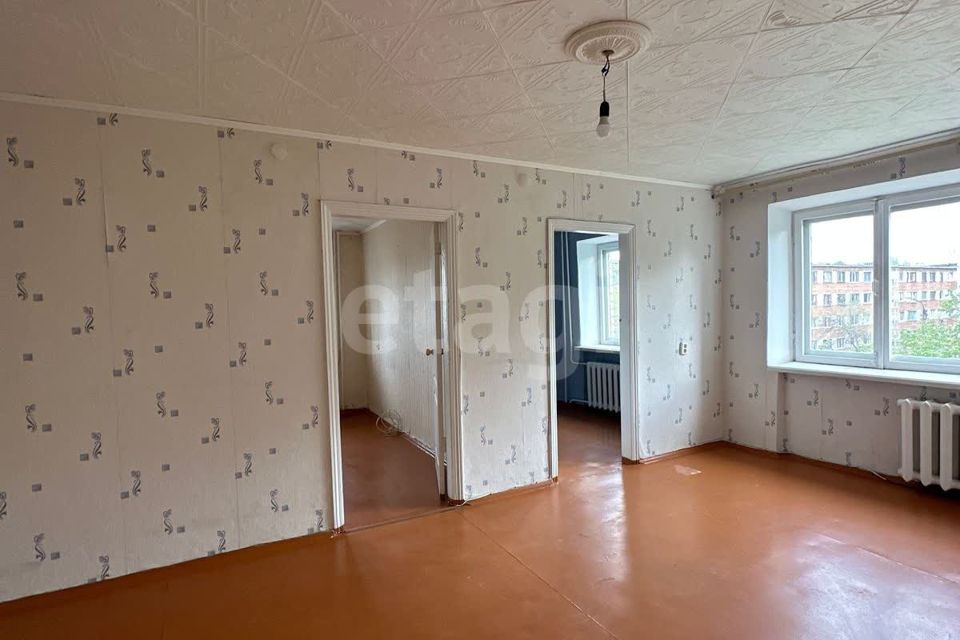 Продаётся 4-комнатная квартира, 60.4 м²