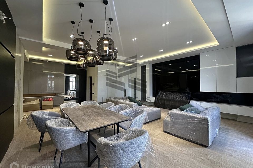 Сдаётся 3-комнатная квартира, 182 м²
