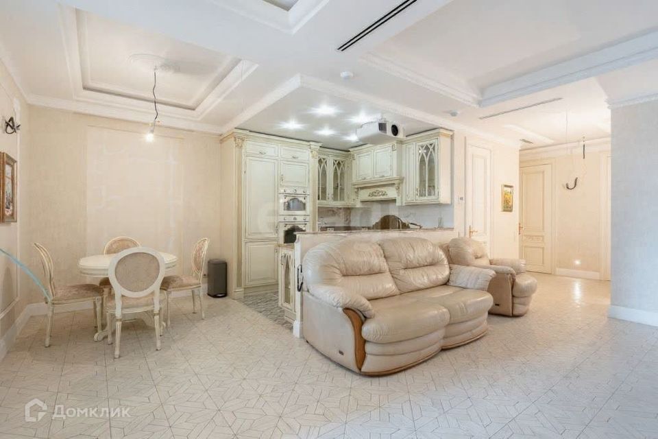 Продаётся 5-комнатная квартира, 141.1 м²