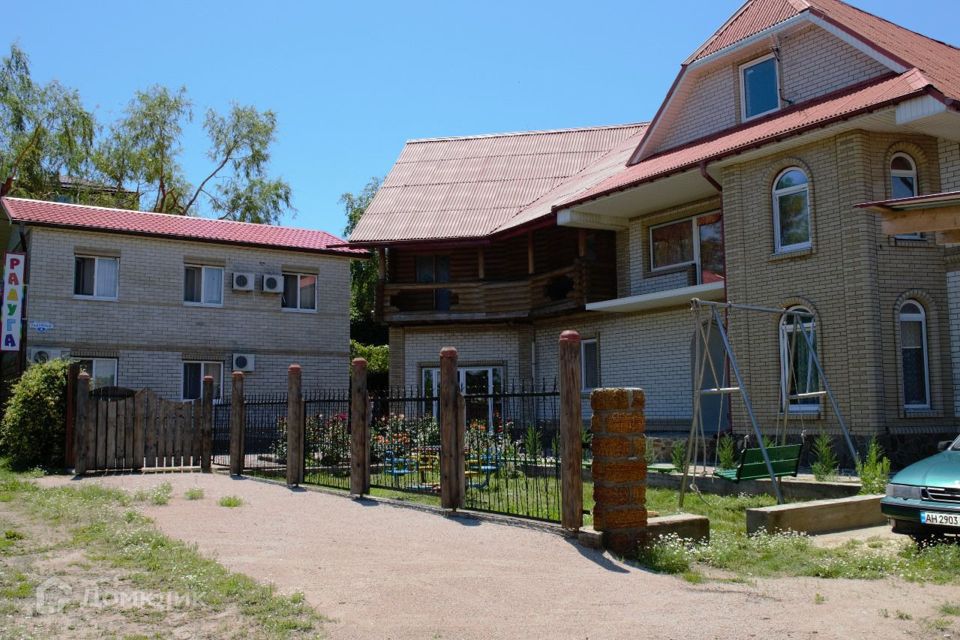 Продаётся 2-этажный дом, 561 м²