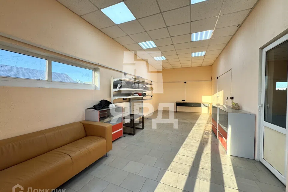 Сдаётся торговое помещение, 159.5 м²