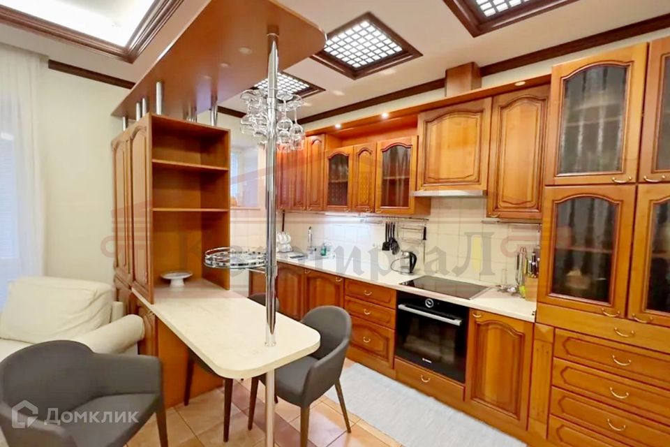 Сдаётся 2-комнатная квартира, 110 м²
