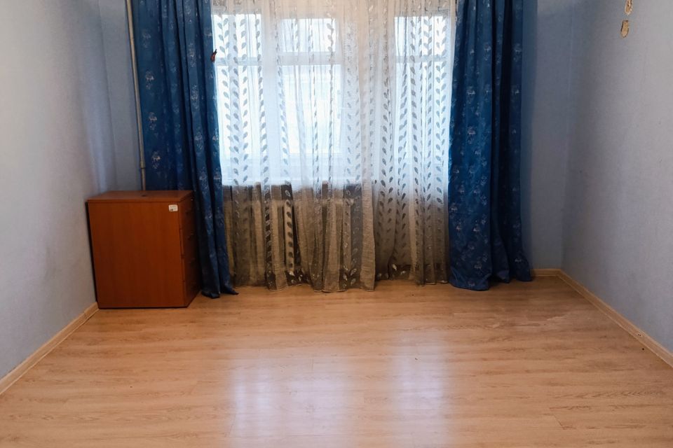 Продаётся 3 комнаты в 5-комн. квартире, 37.1 м²