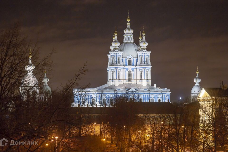 Продаётся 4-комнатная квартира, 263 м²