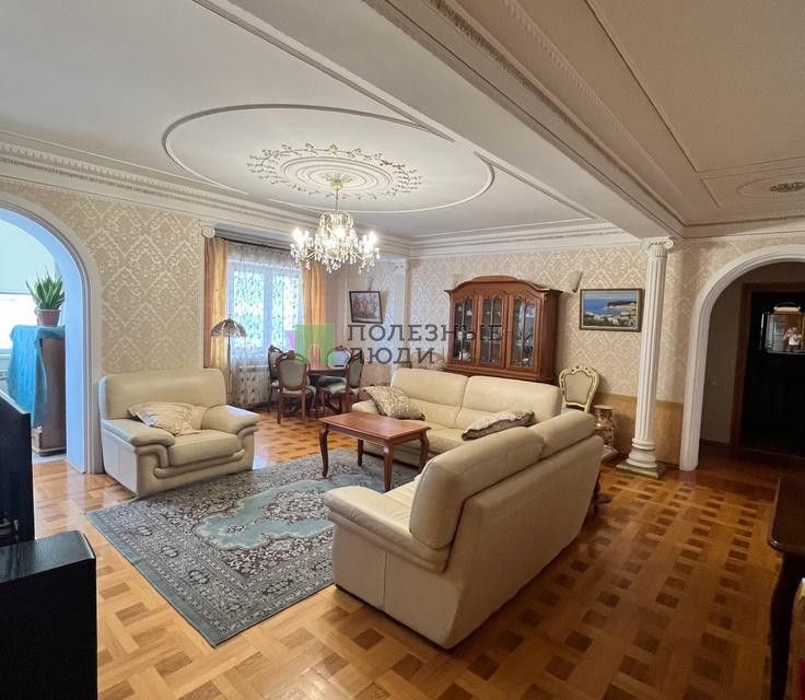 Продаётся 4-комнатная квартира, 168.8 м²