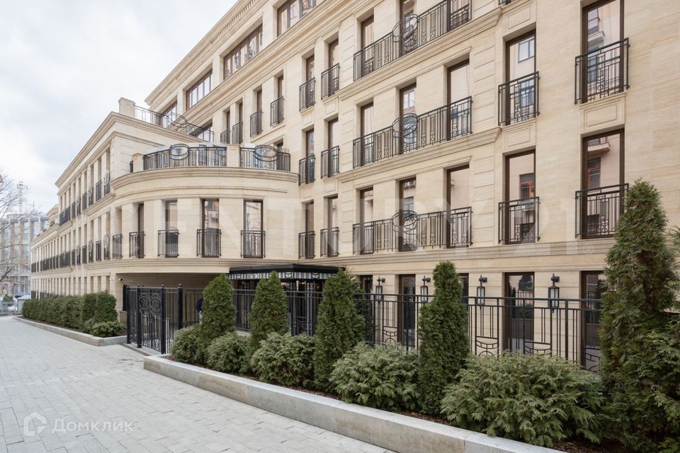 Продаётся 6-комнатная квартира, 392 м²