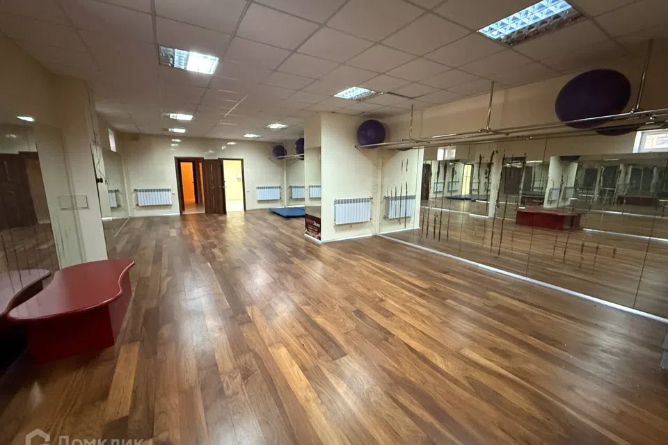 Продаётся помещение своб. назначения, 241 м²