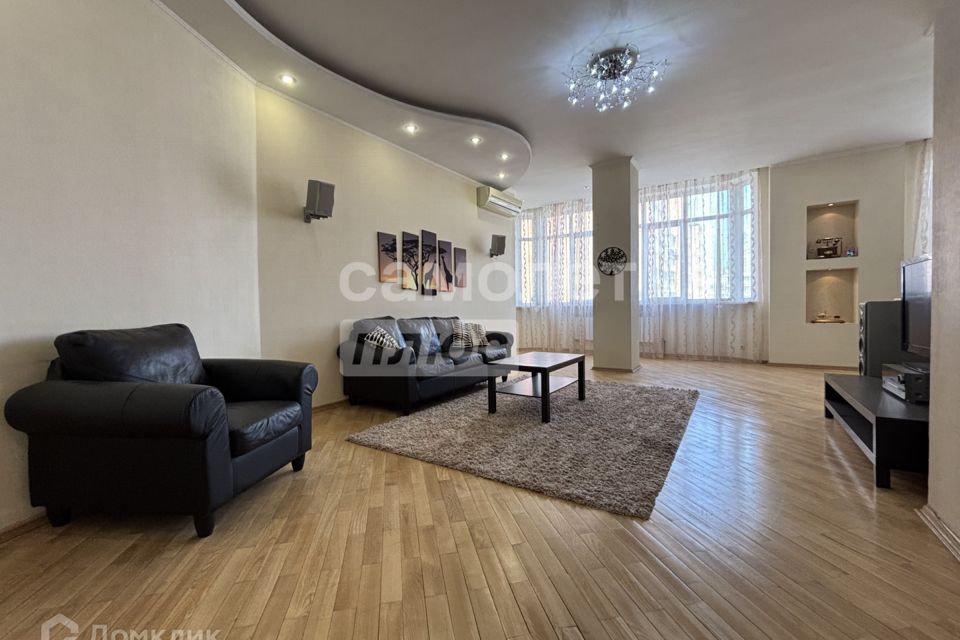 Сдаётся 3-комнатная квартира, 130 м²