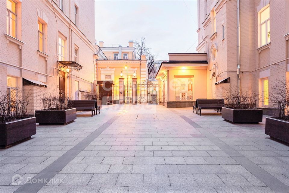 Продаётся 4-комнатная квартира, 131 м²